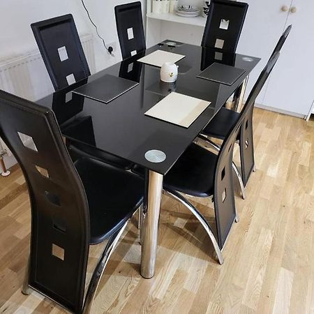 Fancy Basement Flat A Appartement Londen Buitenkant foto