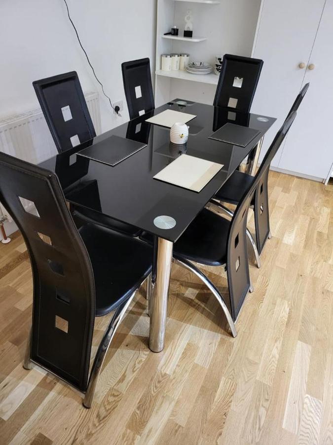 Fancy Basement Flat A Appartement Londen Buitenkant foto