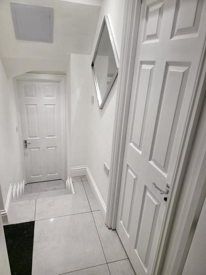 Fancy Basement Flat A Appartement Londen Buitenkant foto