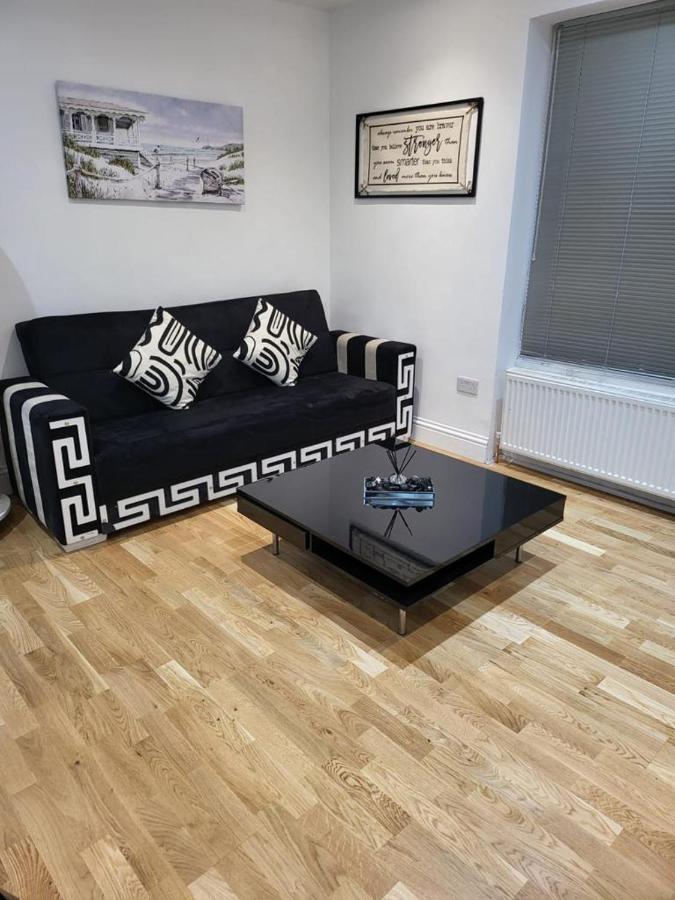 Fancy Basement Flat A Appartement Londen Buitenkant foto