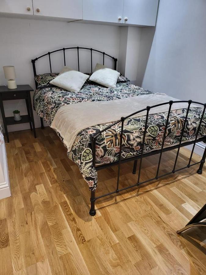 Fancy Basement Flat A Appartement Londen Buitenkant foto