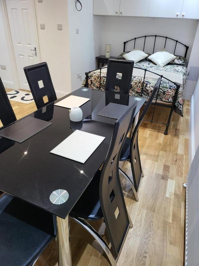 Fancy Basement Flat A Appartement Londen Buitenkant foto