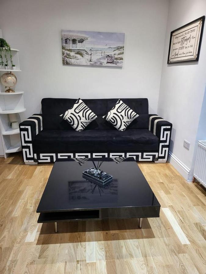 Fancy Basement Flat A Appartement Londen Buitenkant foto